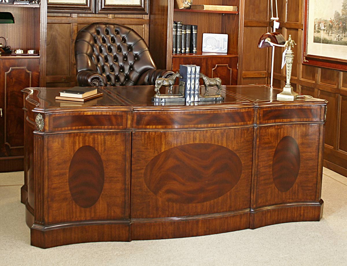Serpentine Traditional Handmade Leather Top English Desk