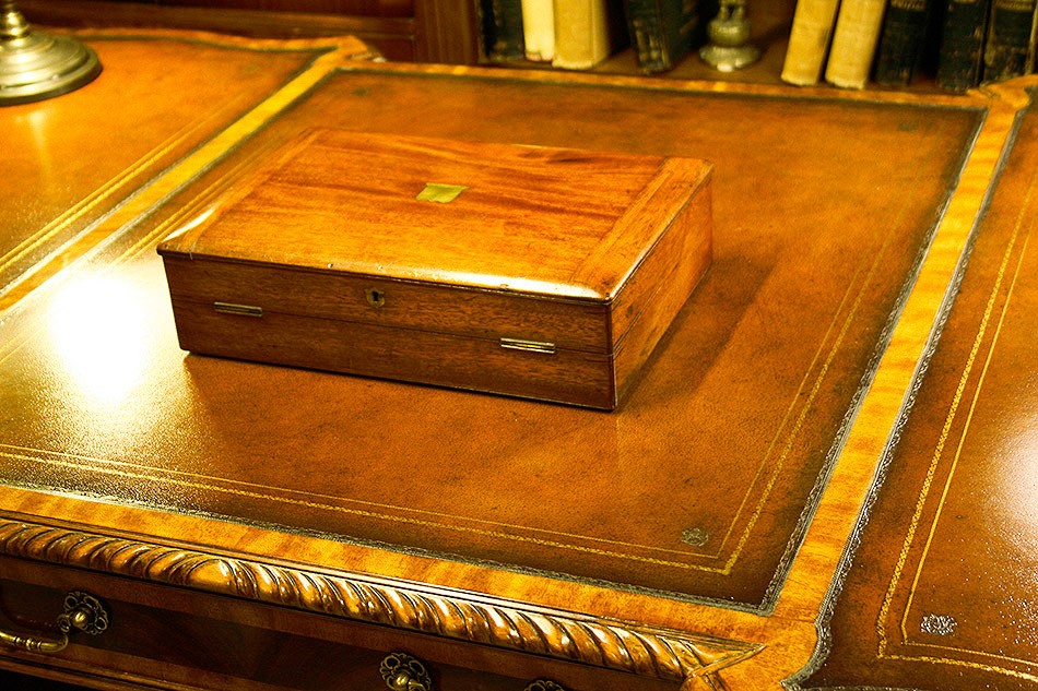 Mahogany Vintage Desk Tidy with Blank Brass Cartouche