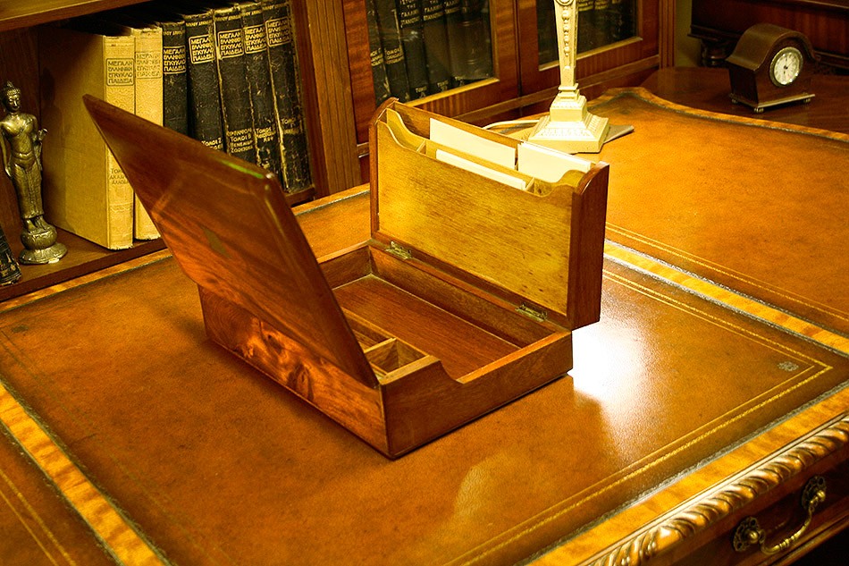 Mahogany Vintage Desk Tidy with Blank Brass Cartouche