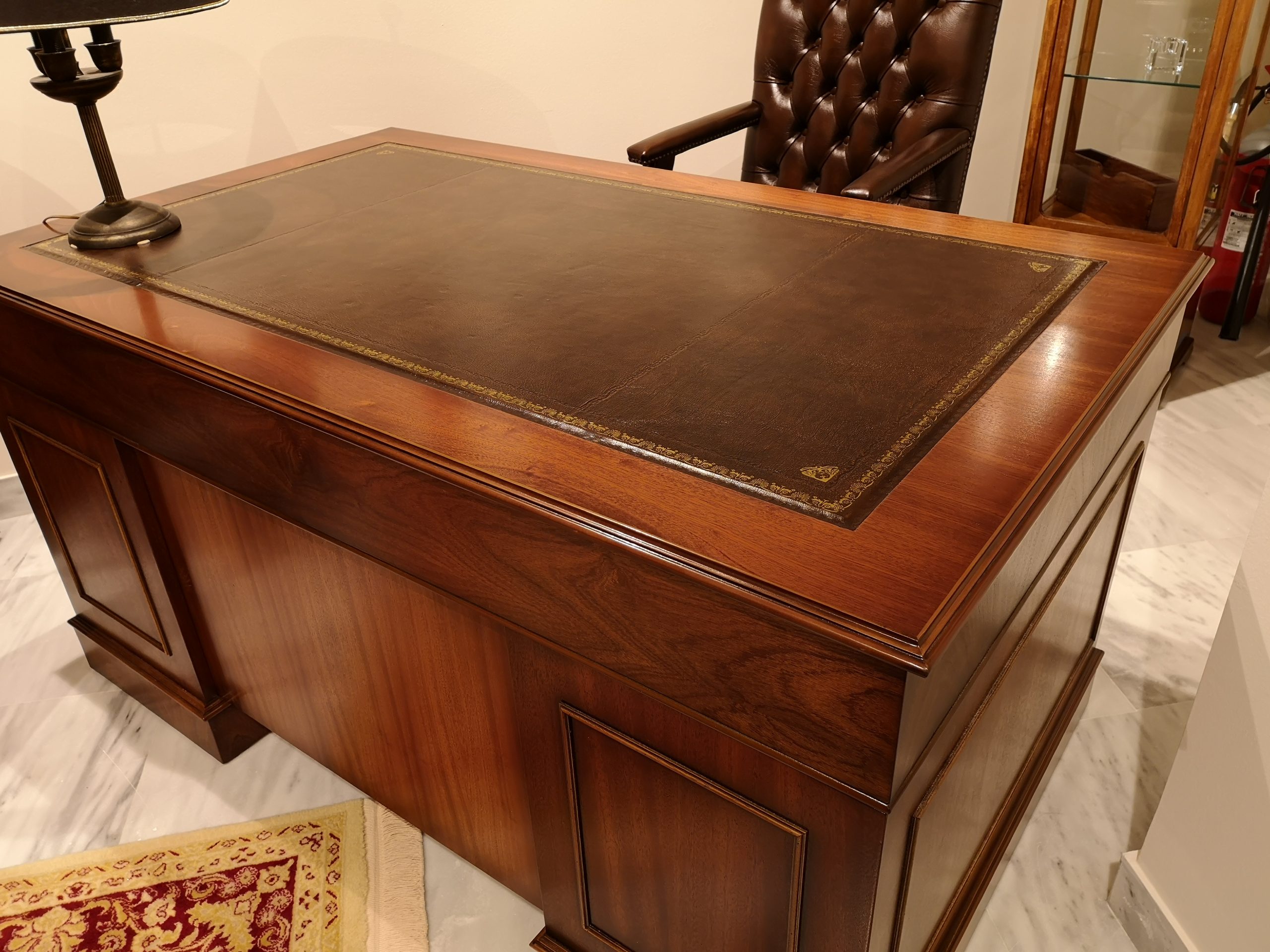 English Pedestal Desk - Image 4