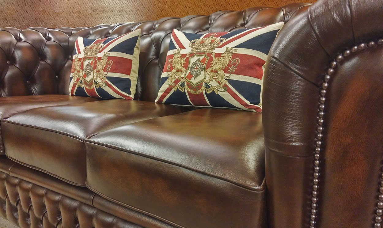 Buckingham 3 Seat Chesterfield Sofa - Image 3