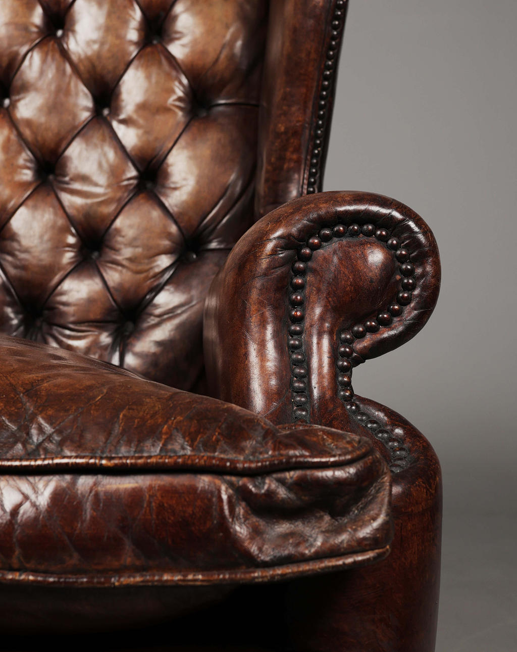 Queen Anne Vintage Wing Chair - Image 4