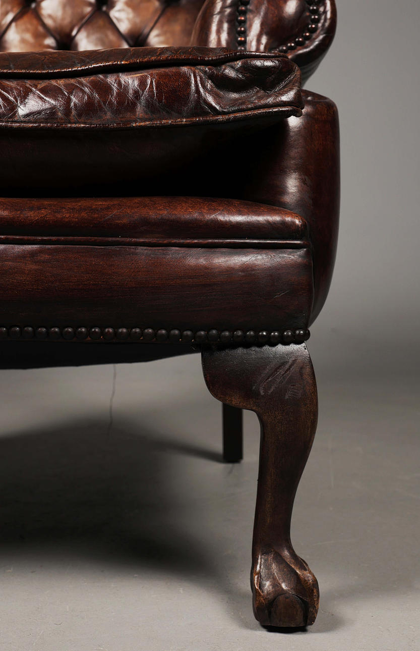 Queen Anne Vintage Wing Chair - Image 5