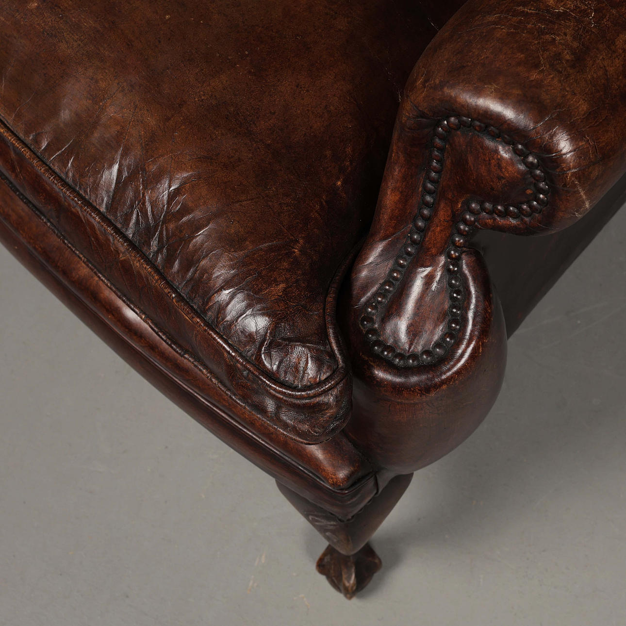 Queen Anne Vintage Wing Chair - Image 3